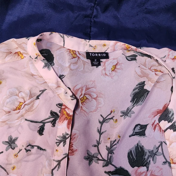 Torrid Floral Pink and White Tunic Top - Picture 2 of 4